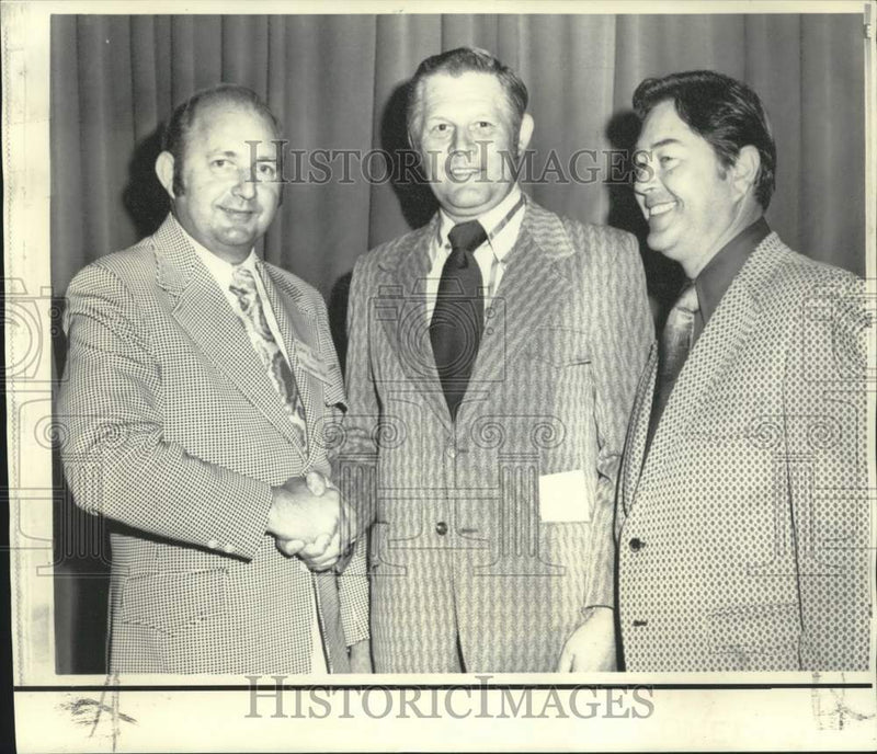 Load image into Gallery viewer, 1973 Press Photo Gary Hebert and other officers of Louisiana Press Association
