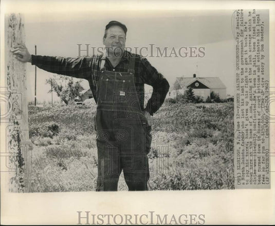 1962 Press Photo Fay Heasley, North Dakota farmer, looks at lush acreage.