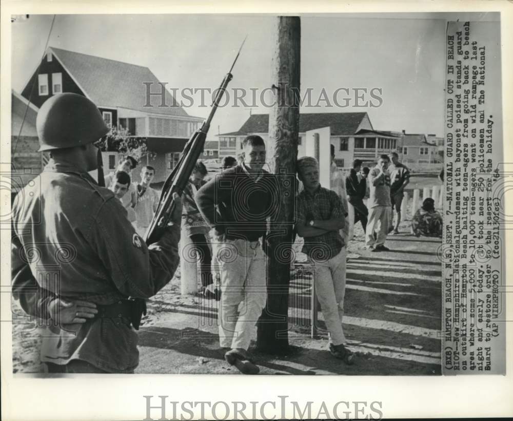1964 Press Photo National Guard called out in Hamilton Beach, New Hampshire riot