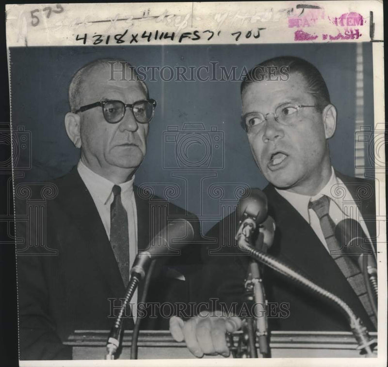 Load image into Gallery viewer, 1965 Press Photo Representative Edward Herbert &amp; Robert McNamara - now09994
