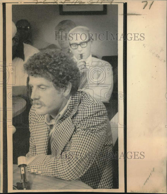 1974 Press Photo Wright Hugus, Jr., race car owners' attorney in Indiana.- Historic Images
