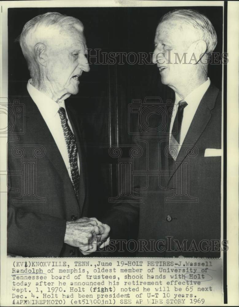 1969 Press Photo Wassell Randolph and Holt shake hands in Knoxville, Tennessee