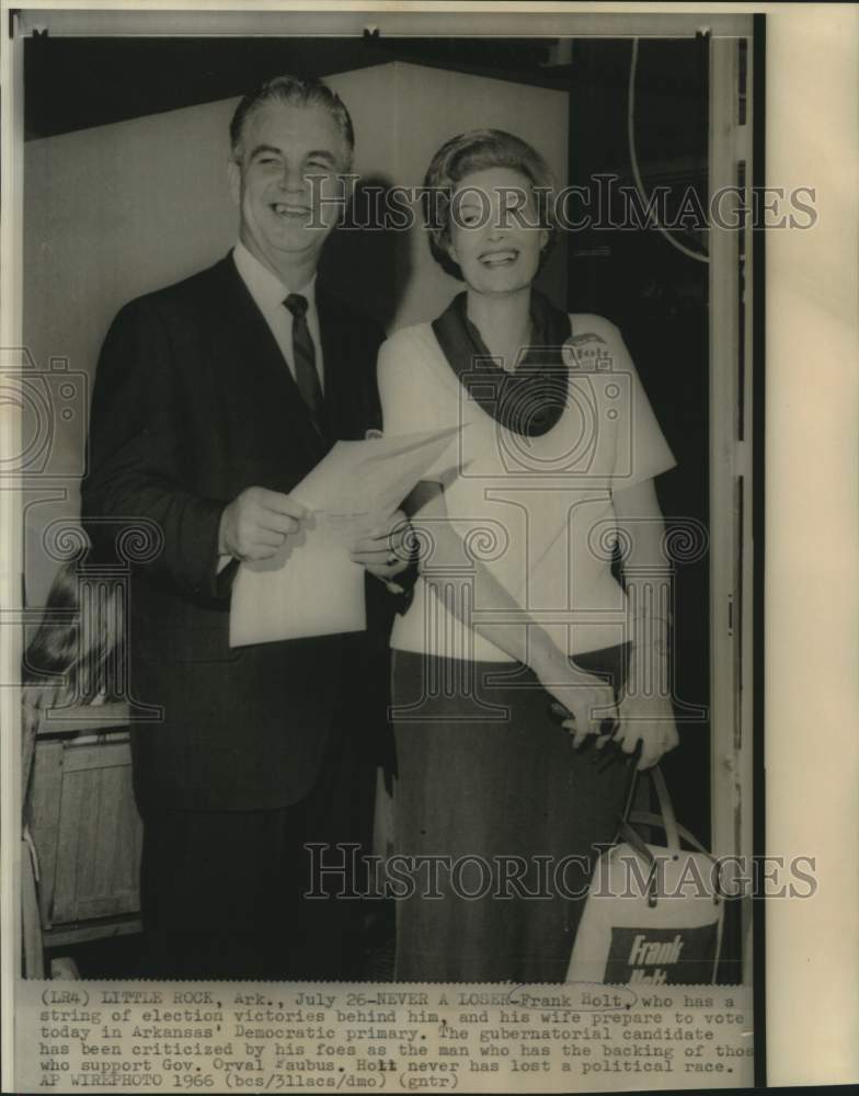 1966 Press Photo Frank Holt and wife prepare to vote in Arkansas gubernatorial
