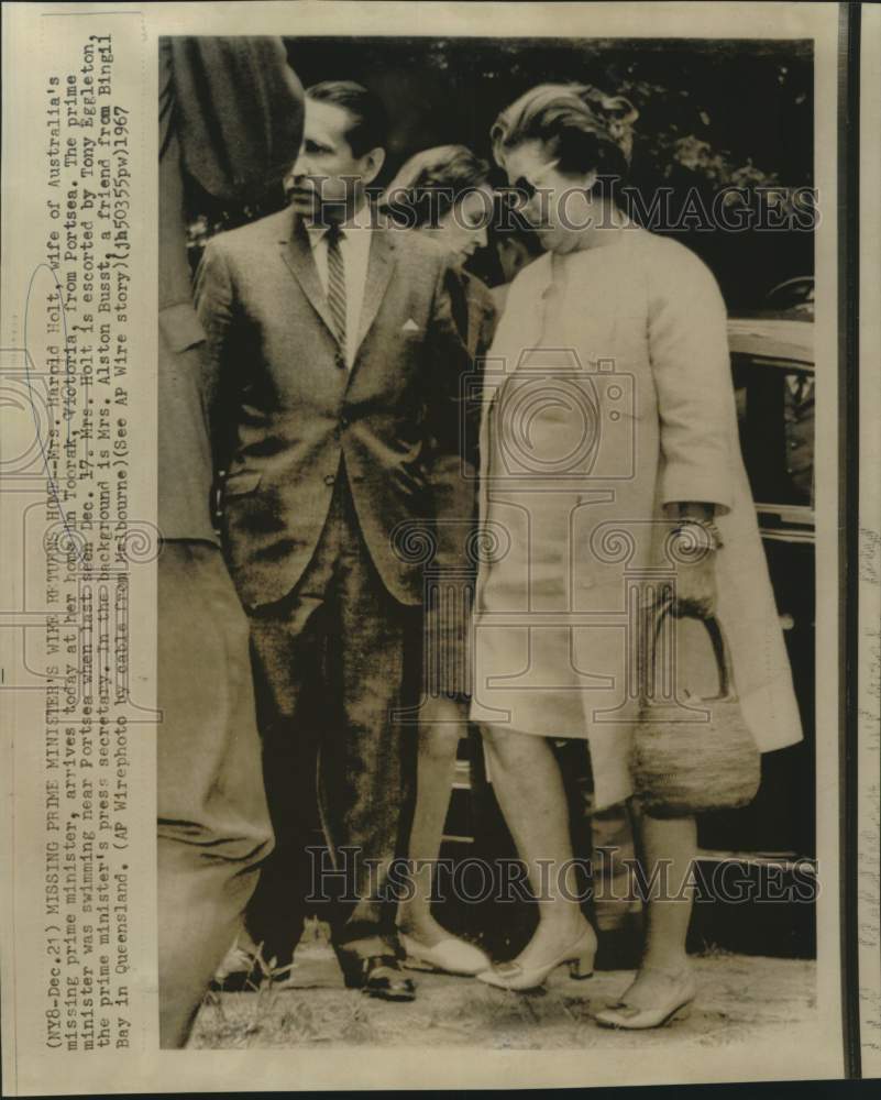 1967 Press Photo Missing Prime Minister Harold Holt&#39;s wife returns home