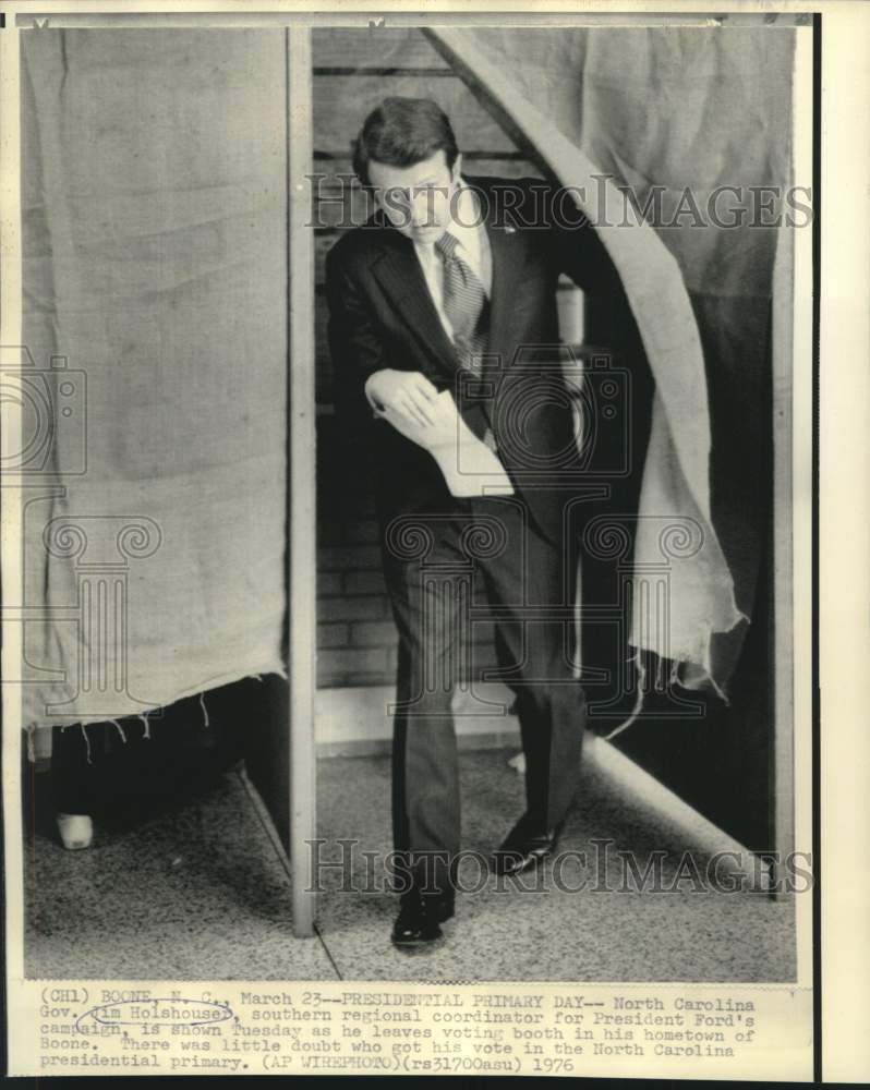 1976 Press Photo North Carolina Governor Jim Holshouser leaves voting booth