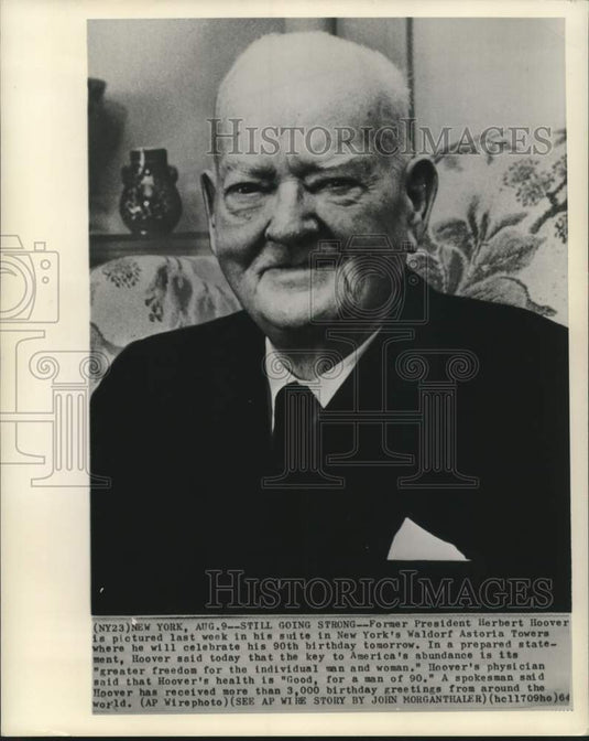 1964 Press Photo Former President Hoover in his Waldorf Astoria Tower suite