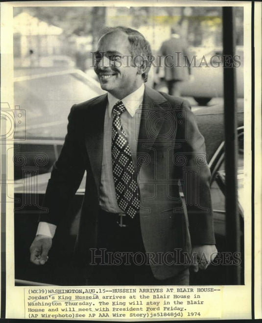 1974 Press Photo Jordan's King Hussein arrives at Blair House in Washington