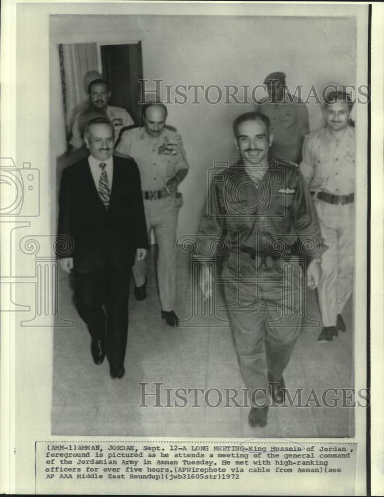 Load image into Gallery viewer, 1972 Press Photo Jordan's King Hussein &amp; others at Amman's command meeting
