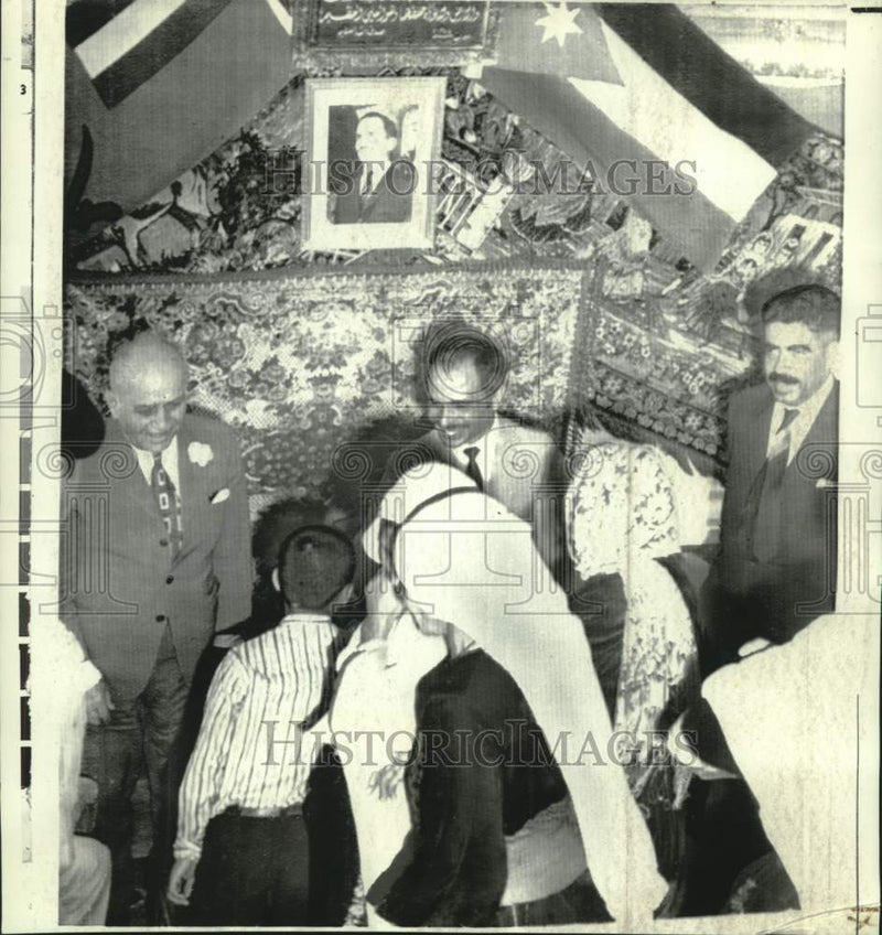 Load image into Gallery viewer, 1971 Press Photo King Hussein and Premier Sach-Salem visit Zaziya Refugee Camp
