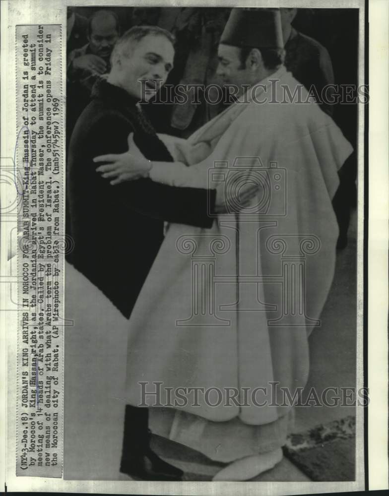 1969 Press Photo King Hussein greeted by King Hasssan in Rabat - now10688