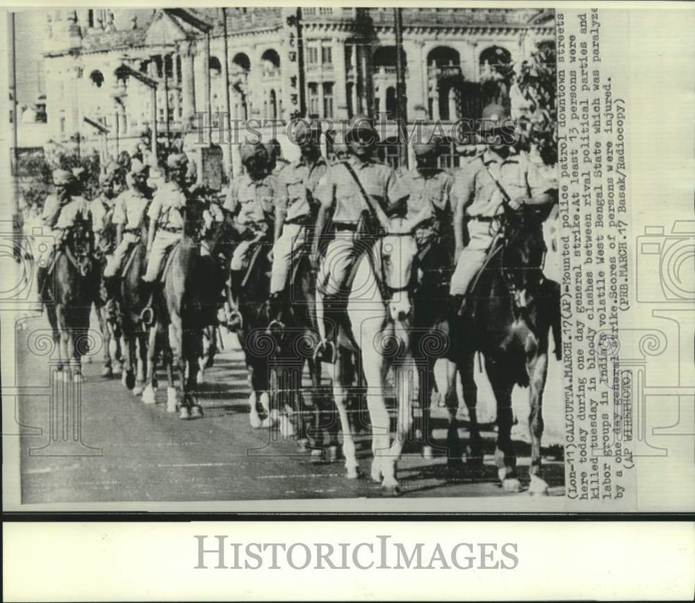 1970 Press Photo Mounted police patrol Calcutta streets after general strike