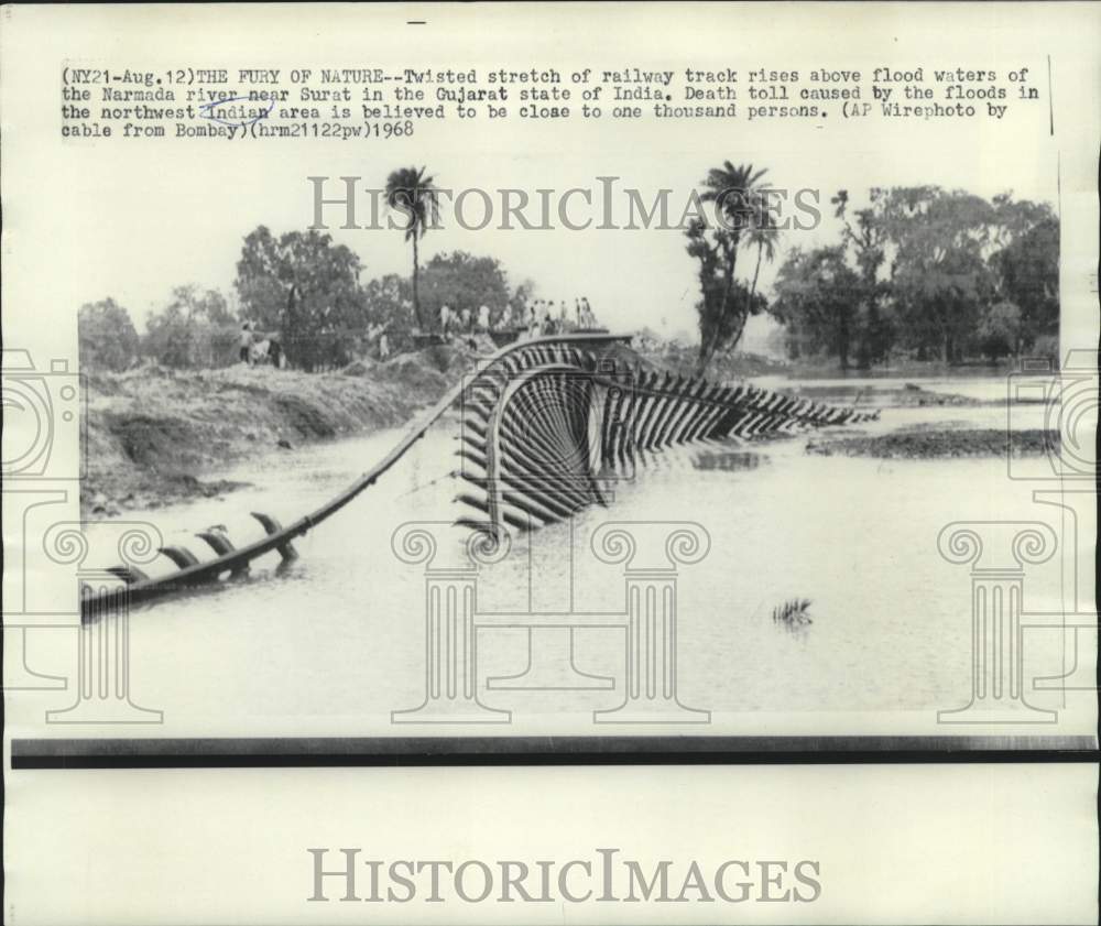 1968 Press Photo Twisted railway tracks above flooded Narmada River in India