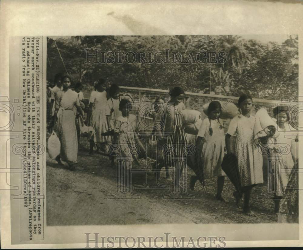 1962 Press Photo Women and children refugees flee Texpur from Chinese Reds