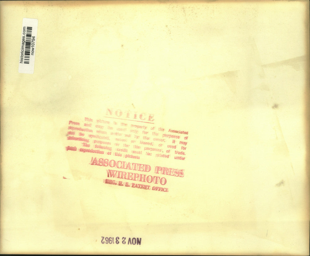 1962 Press Photo Women and children refugees flee Texpur from Chinese Reds