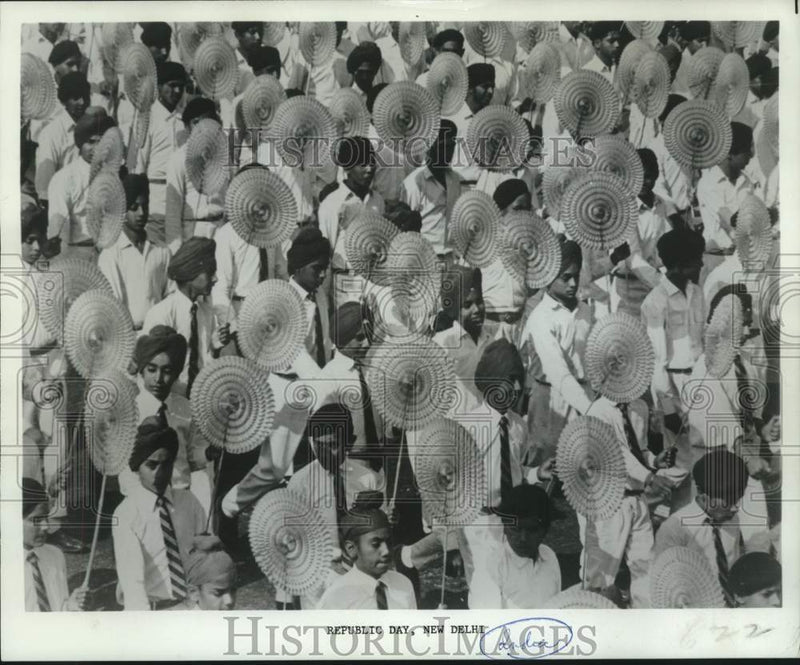 Load image into Gallery viewer, 1974 Press Photo Republic Day celebrated in New Delhi, India - now10811
