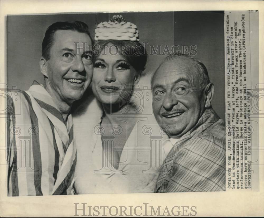 1962 Press Photo Joyce Jameson and other actors of &quot;Venus at Large,&quot; in New York