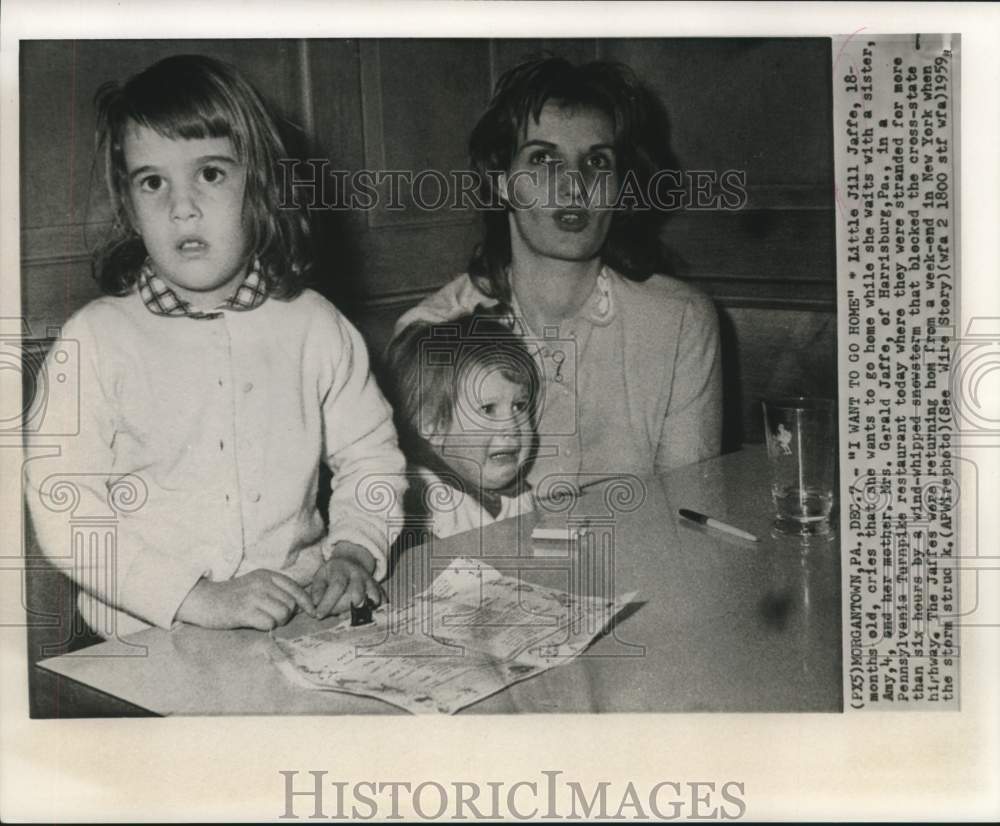 1959 Press Photo Mrs. Gerald Jaffe and daughters stuck in PA turnpike restaurant