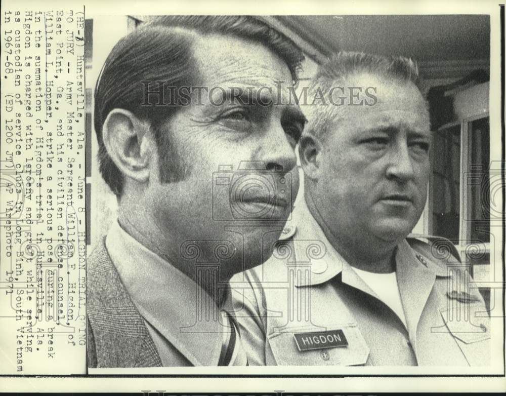 1971 Press Photo Master Sergeant Higdon and attorney Hopper at trial break in AL