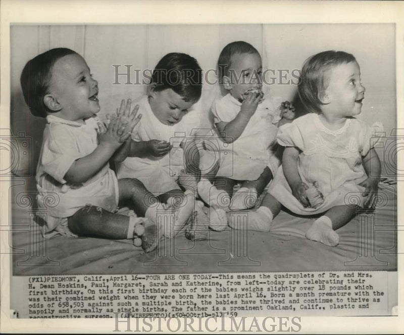 Load image into Gallery viewer, 1959 Press Photo Hoskins quadruplets of California celebrate first birthday
