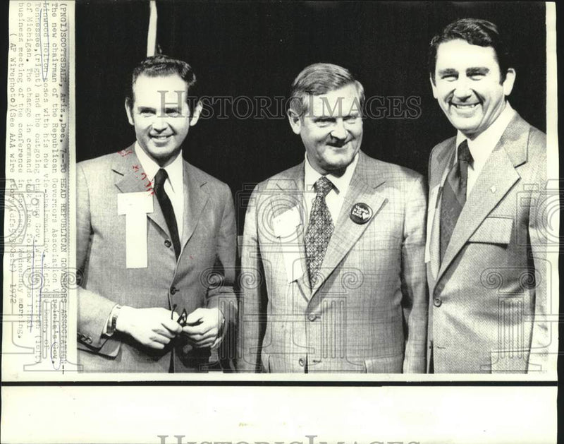 Load image into Gallery viewer, 1972 Press Photo Governor Linwood Holton &amp; others of Republican Governors Assoc.
