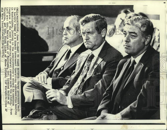 1971 Press Photo Governor Holton and others wait at Senate Government Operations