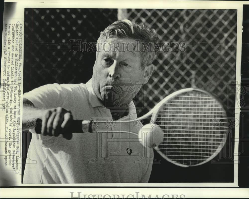 1971 Press Photo Virginia Governor Linwood Holton on Williamsburg tennis court