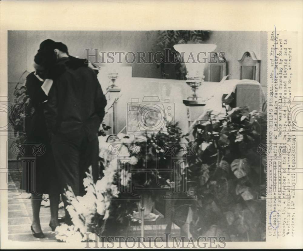 1959 Press Photo Mr. and Mrs. Anatol Holt, parents of slain 3 1/2 year-old Becky