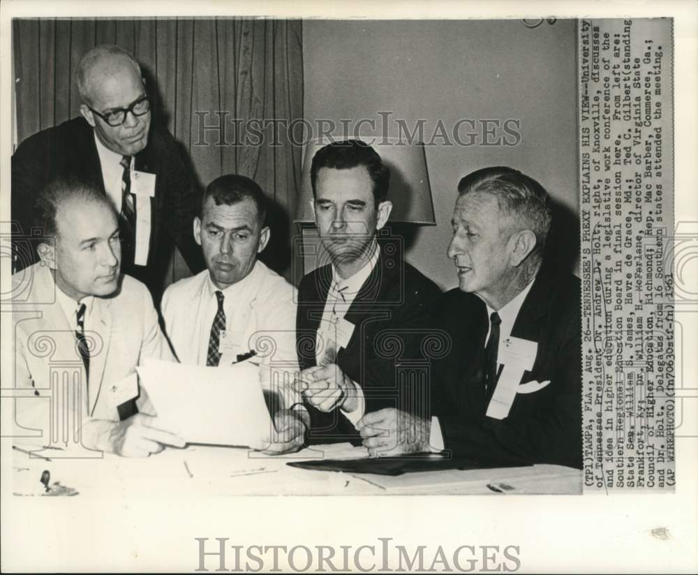 1961 Press Photo Dr. Andrew Holt and others at Southern Regional Education Board