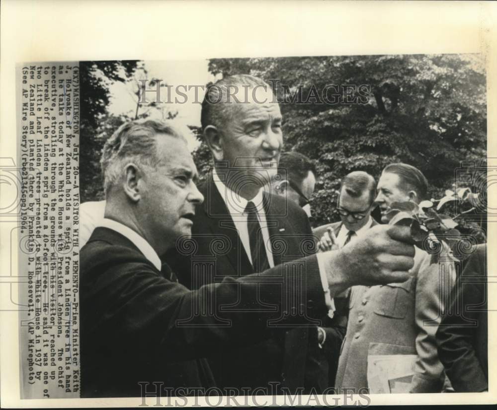 1964 Press Photo Prime Minister Holyoake with Linden tree sprig, with Johnson