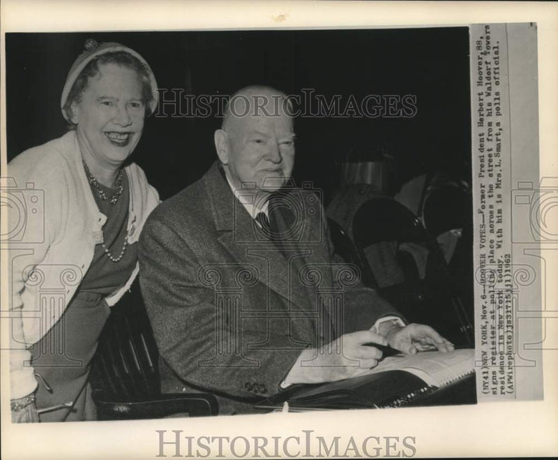 Load image into Gallery viewer, 1962 Press Photo Former President Hoover with Mrs. Smart signs poll register

