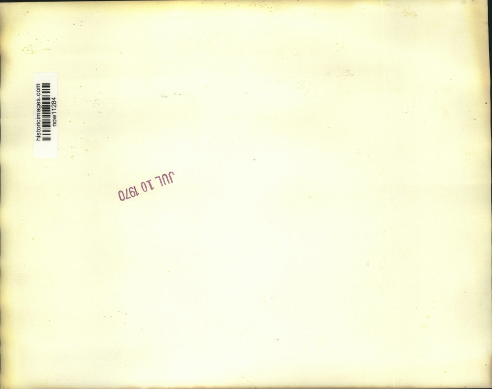 1970 Press Photo John Hooker placed flowers on grave of Estes Kefauver in TN