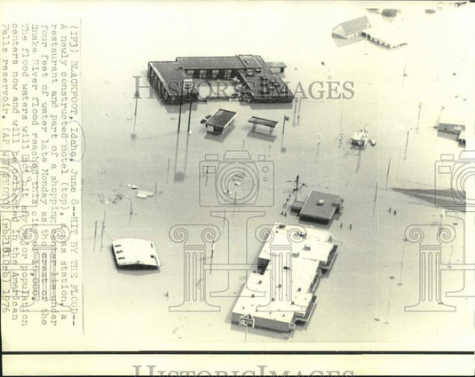 1976 Press Photo View of flooded area of Snake River in Blackfoot, Idaho