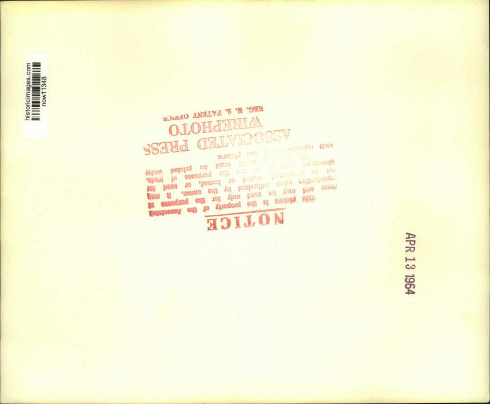 1964 Press Photo Illinois Central Railroad pickets watch passing show in Chicago