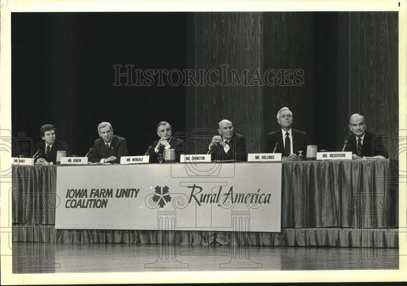 Load image into Gallery viewer, 1984 Press Photo Democratic presidential contenders at Iowa Farm Unity Coalition
