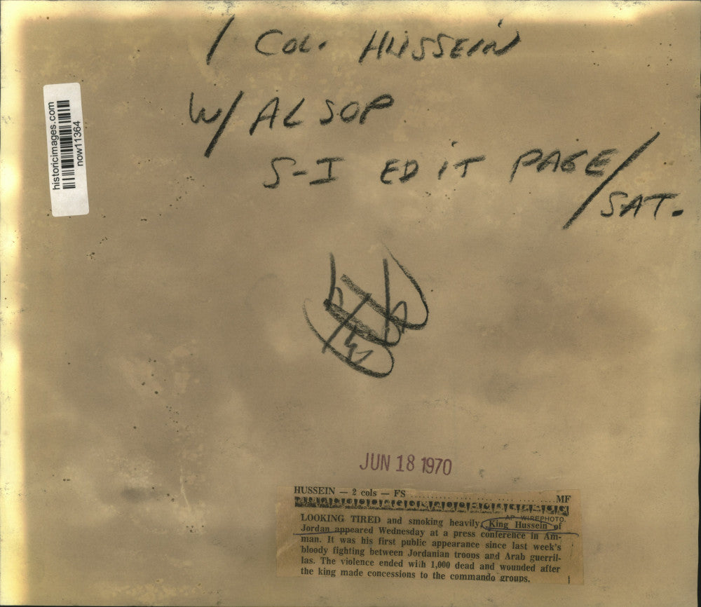 1970 Press Photo Jordan's King Hussein, tired and smoking heavily with press