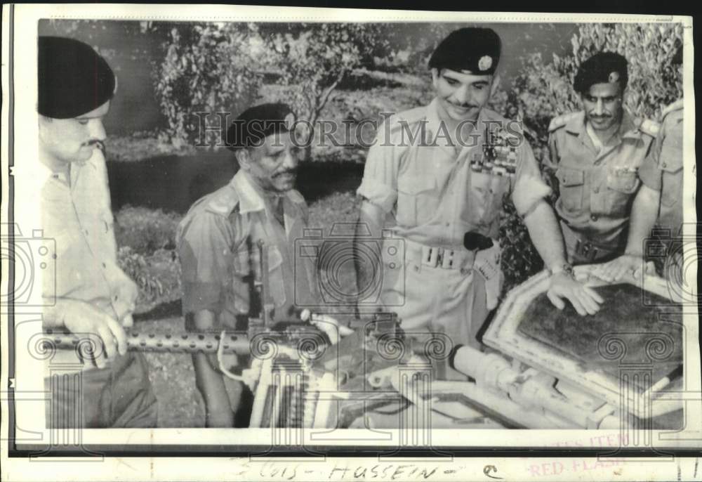 1969 Press Photo Jordan&#39;s King Hussein inspects British-built Centurion tank