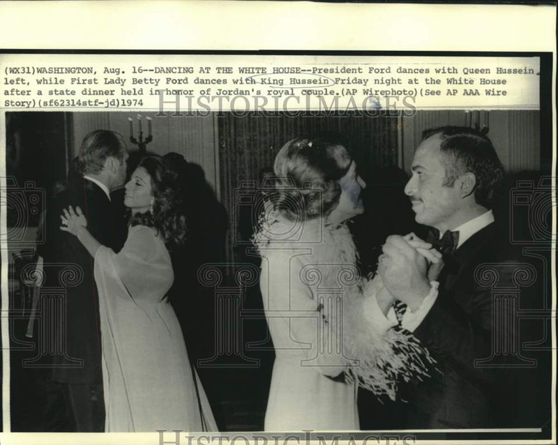 Load image into Gallery viewer, 1974 Press Photo Dancing at White House with Jordan's Husseins and Fords

