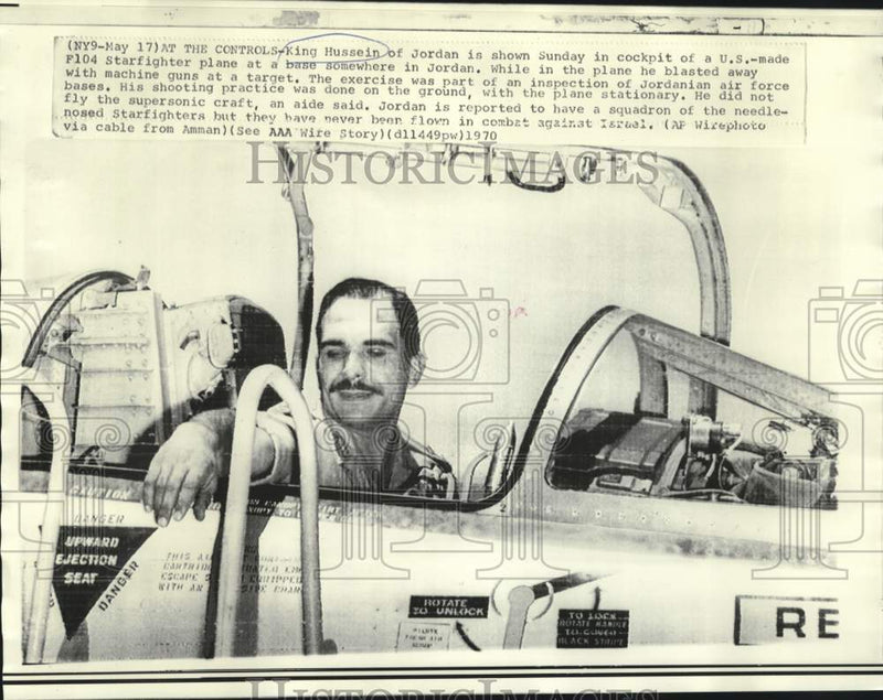 Load image into Gallery viewer, 1970 Press Photo Jordan's King Hussein sits in cockpit of F104 Starfighter.
