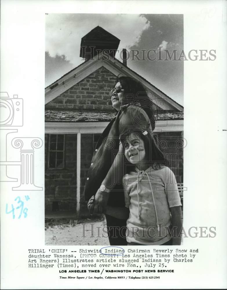 1977 Press Photo Shivwits Indians Chairman Beverly Snow and daughter Vanessa.