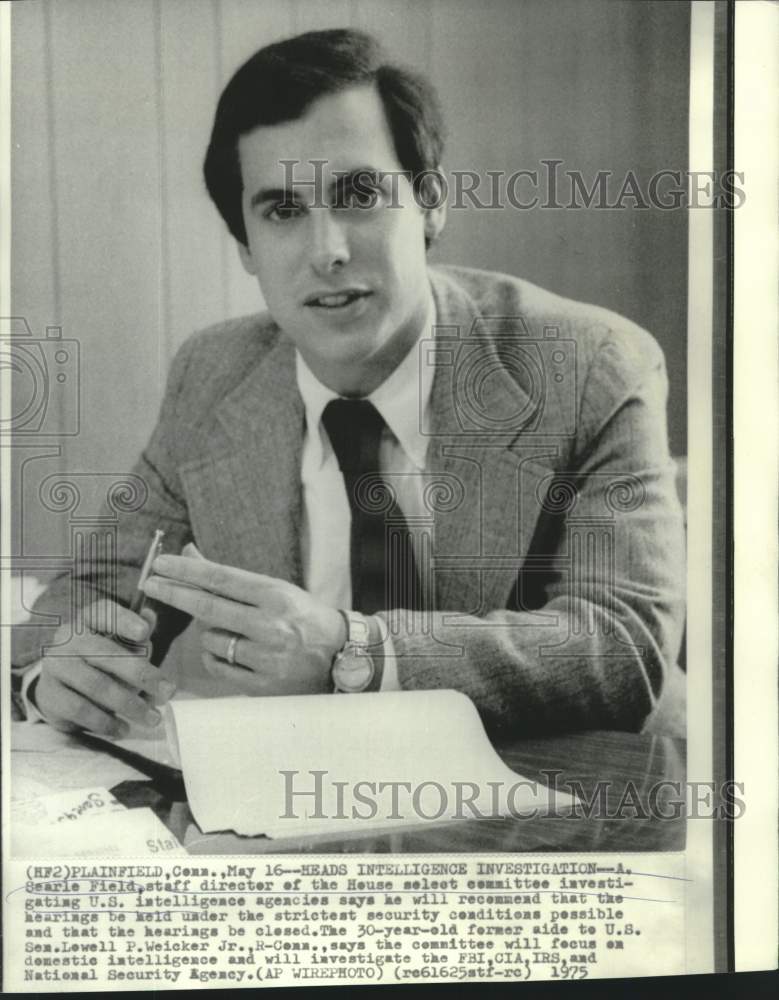 1975 Press Photo Searle Field heads intelligence investigation - now11583