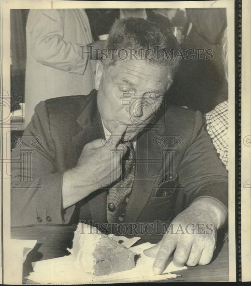 Load image into Gallery viewer, 1974 Press Photo James R. Hoffa taste prison cake in Norfolk, Massachusetts
