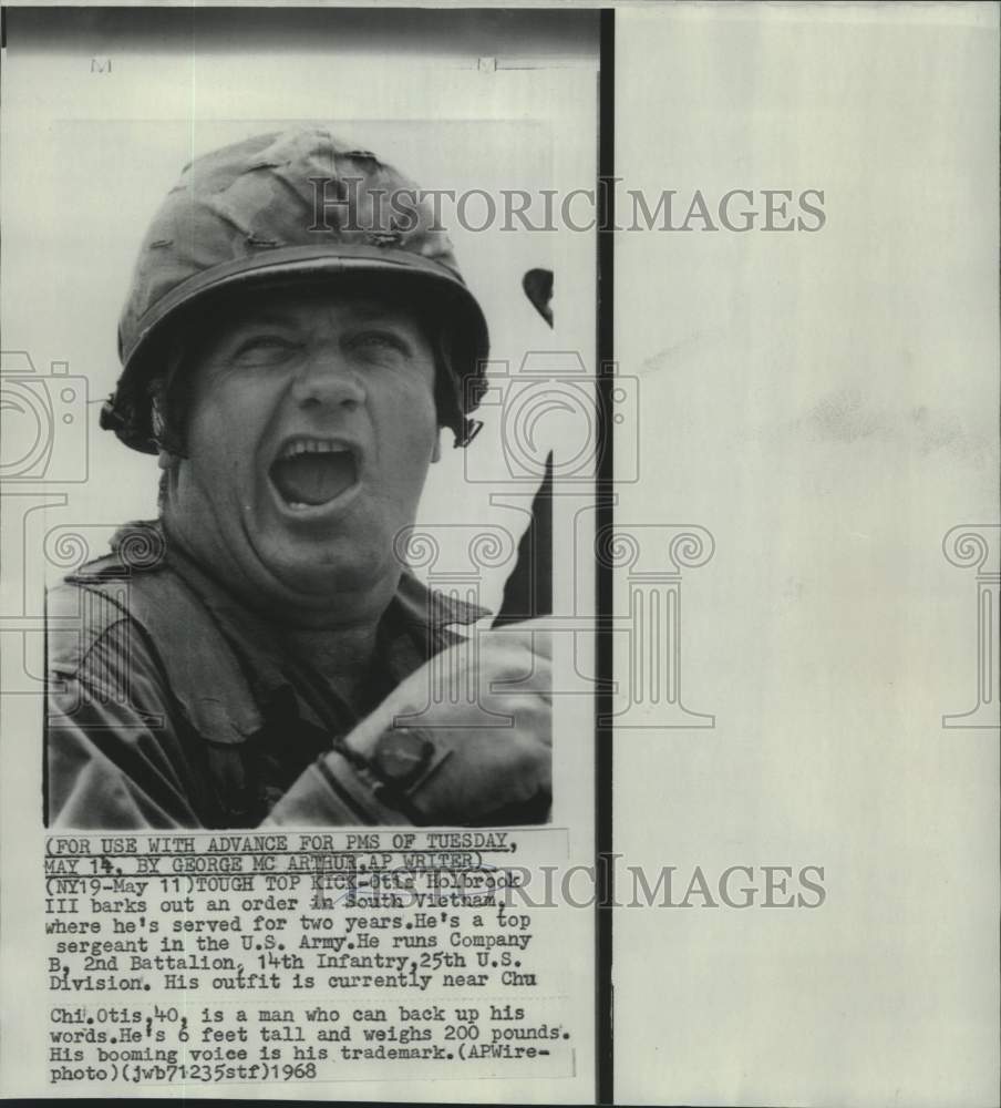 1968 Press Photo Sgt. Otis Holbrook barks out orders in Chu Chi, Vietnam