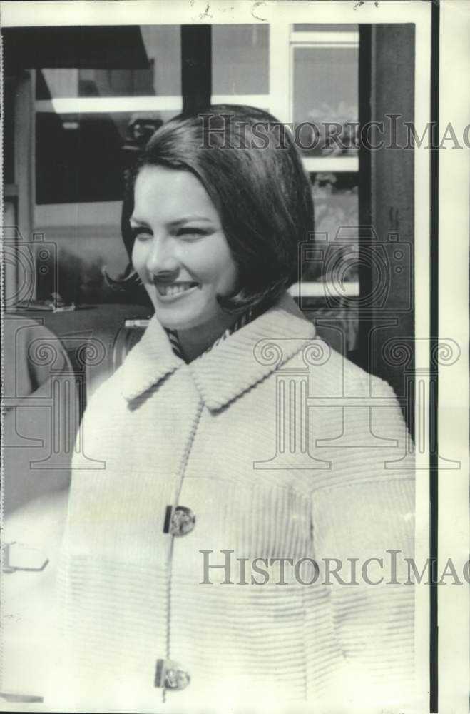 1972 Press Photo Cotton Queen, Sarah Holder, arrives in North Carolina.