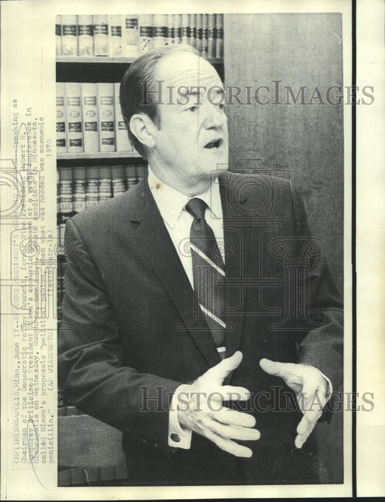 1970 Press Photo Senator Hubert H. Humphrey makes speech - now11924