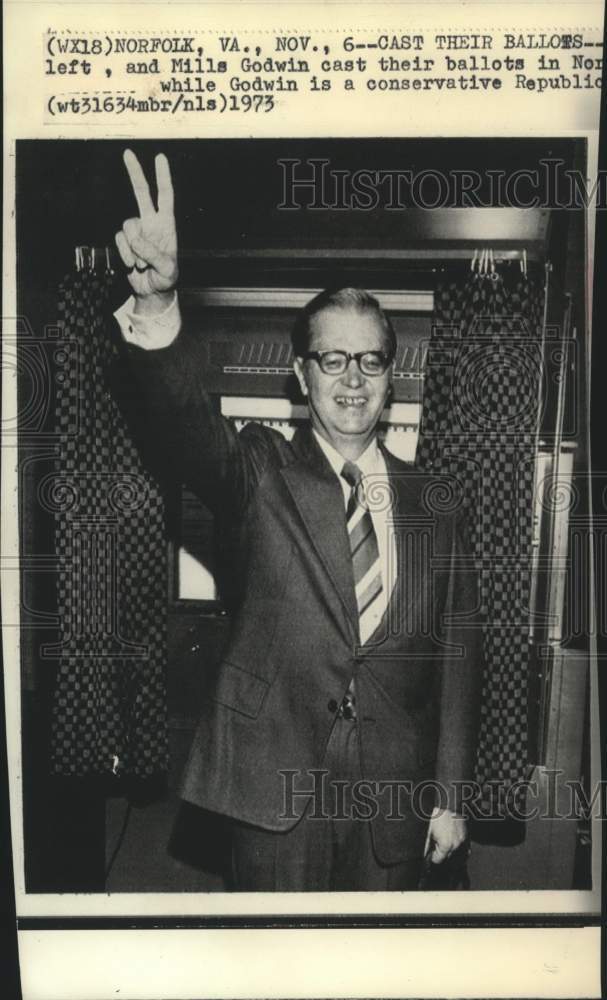 Load image into Gallery viewer, 1973 Press Photo Mills Godwin, Republican, cast his vote - now12058
