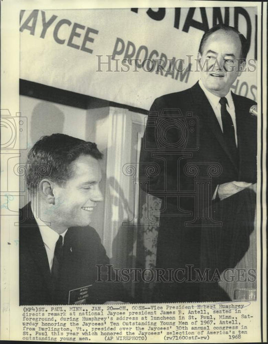 1968 Press Photo Vice President remarks to Jaycee President Antell at luncheon