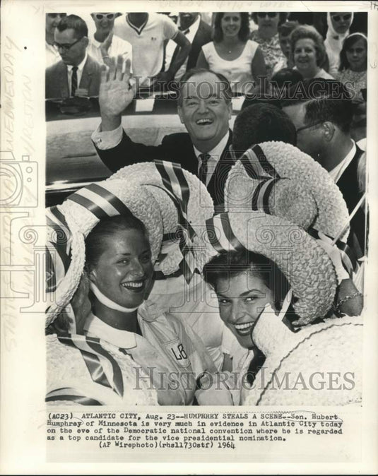 1964 Press Photo Senator Humphrey steals scene in Atlantic City, New Jersey