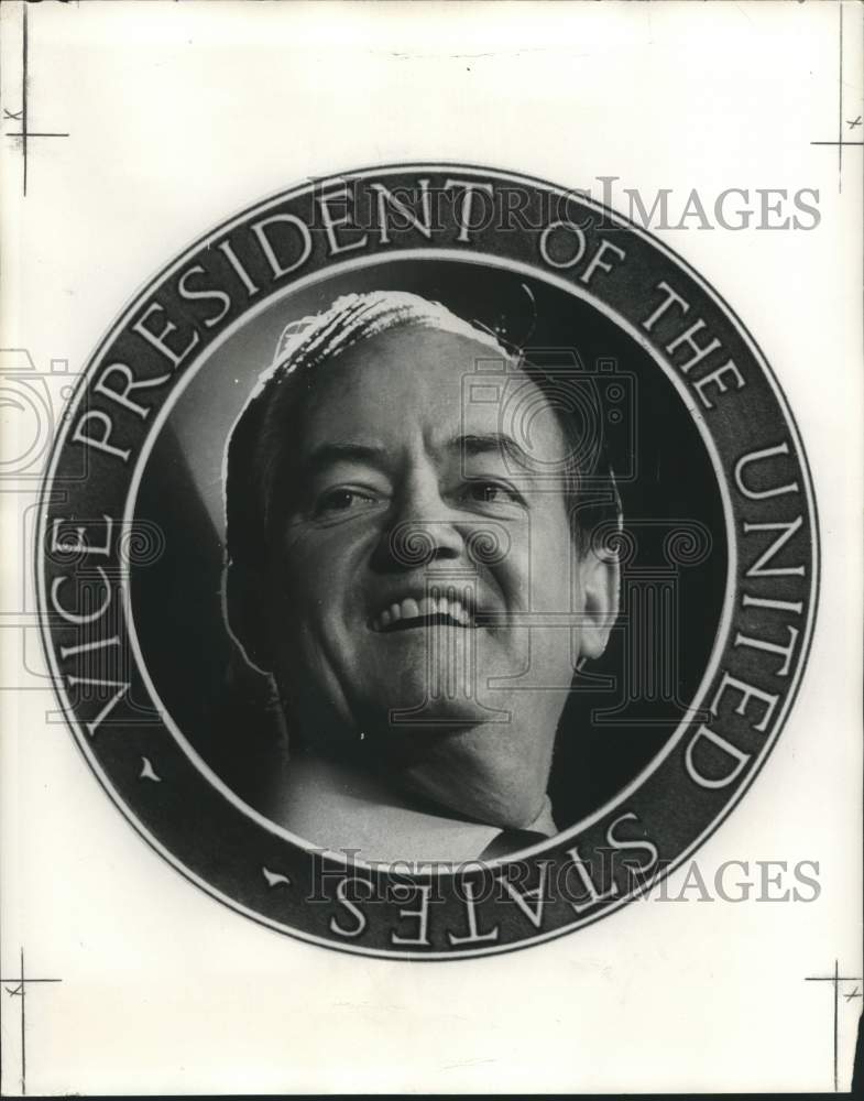 Load image into Gallery viewer, 1968 Press Photo Hubert Humphrey takes positive view of what's right in America.
