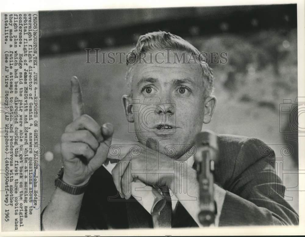 1965 Press Photo Gemini 4 flight director John Hodge at news conference