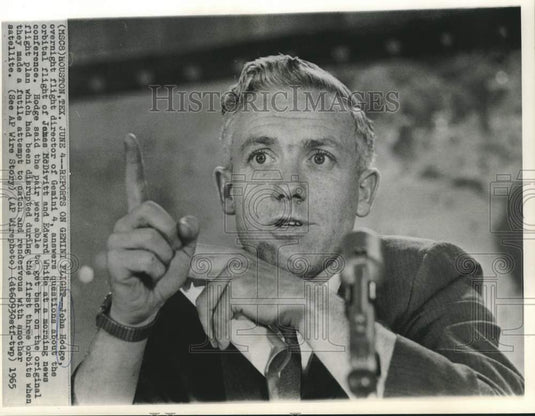 1965 Press Photo Gemini 4 flight director John Hodge at news conference